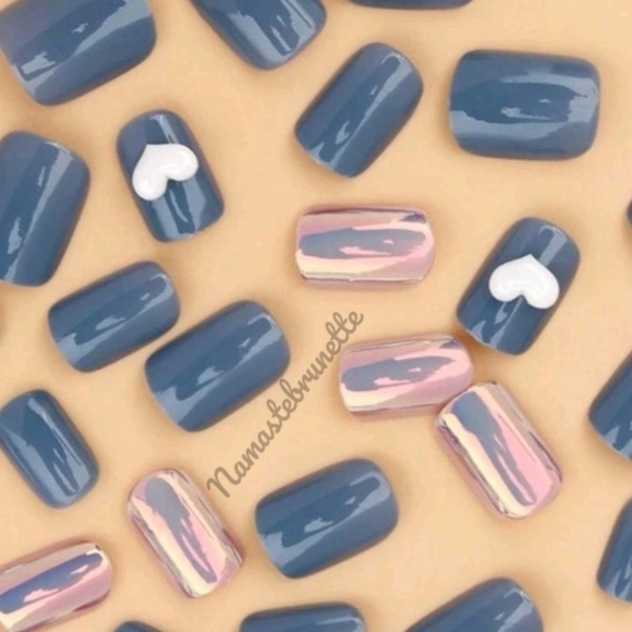 3D Hearts & Iridescent Press On Nails - Picture 6 of 15